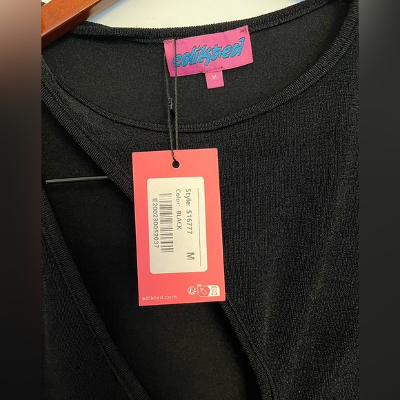 Edikted NWT goldie Assymetric cut out Stylish Black Sleeveless Top size medium - Picture 6 of 7